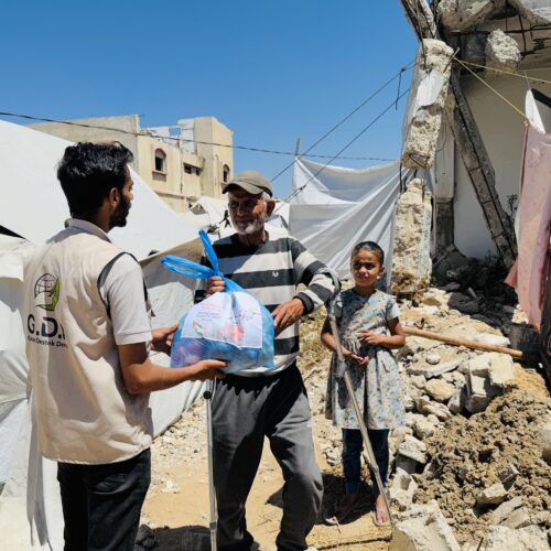 Gazze Destek Derneği, Gazze’deki yerinden edilmiş ailelere sebze kolileri dağıttı