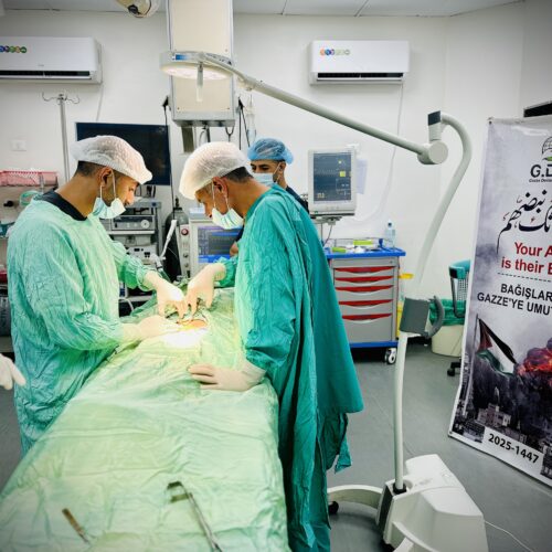 غزي دستك تنفذ عمليات جراحية للمرضى في غزة