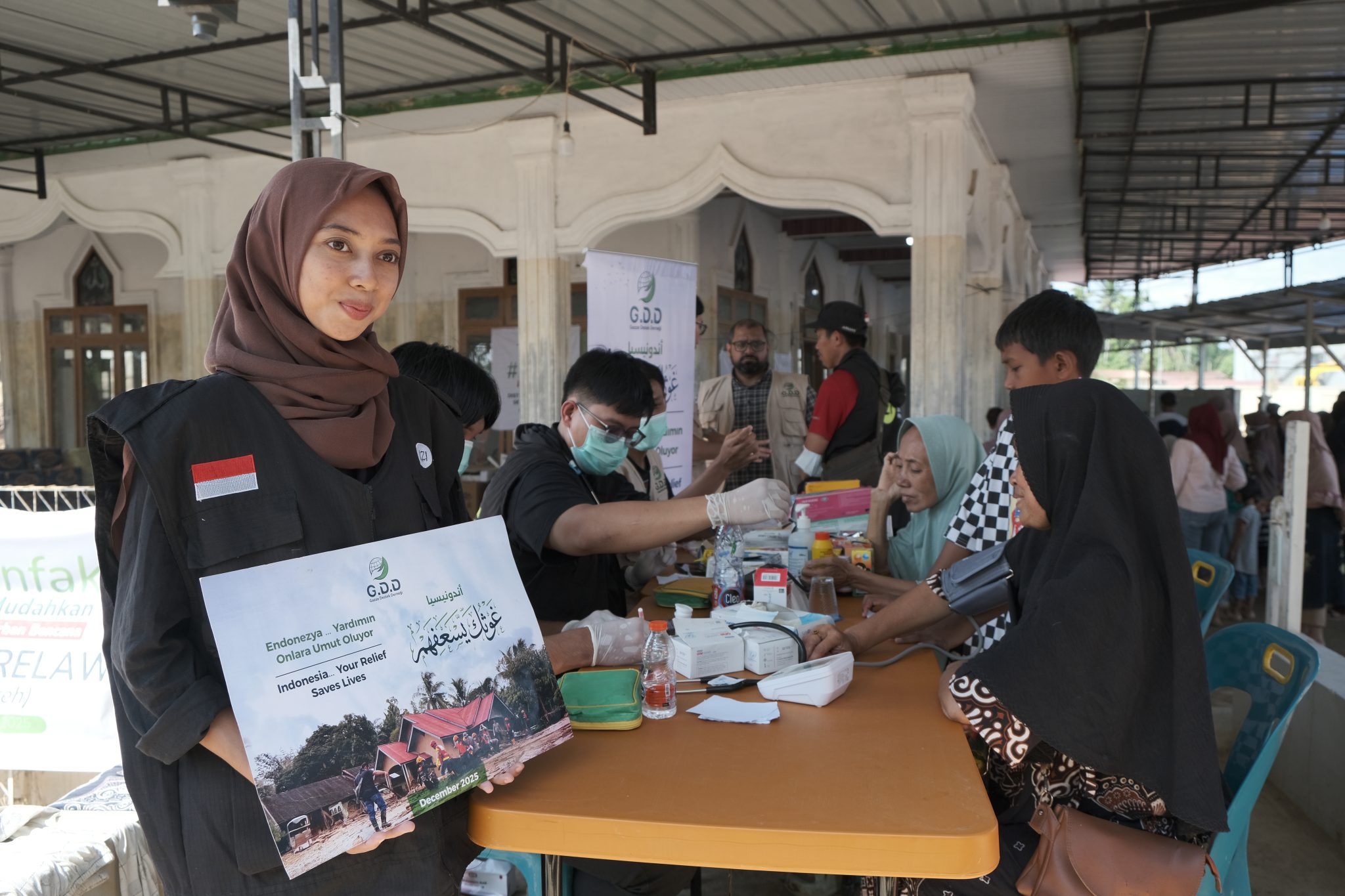 غزي دستك تنفذ مشاريع إغاثية طارئة للمتضررين في إندونيسيا