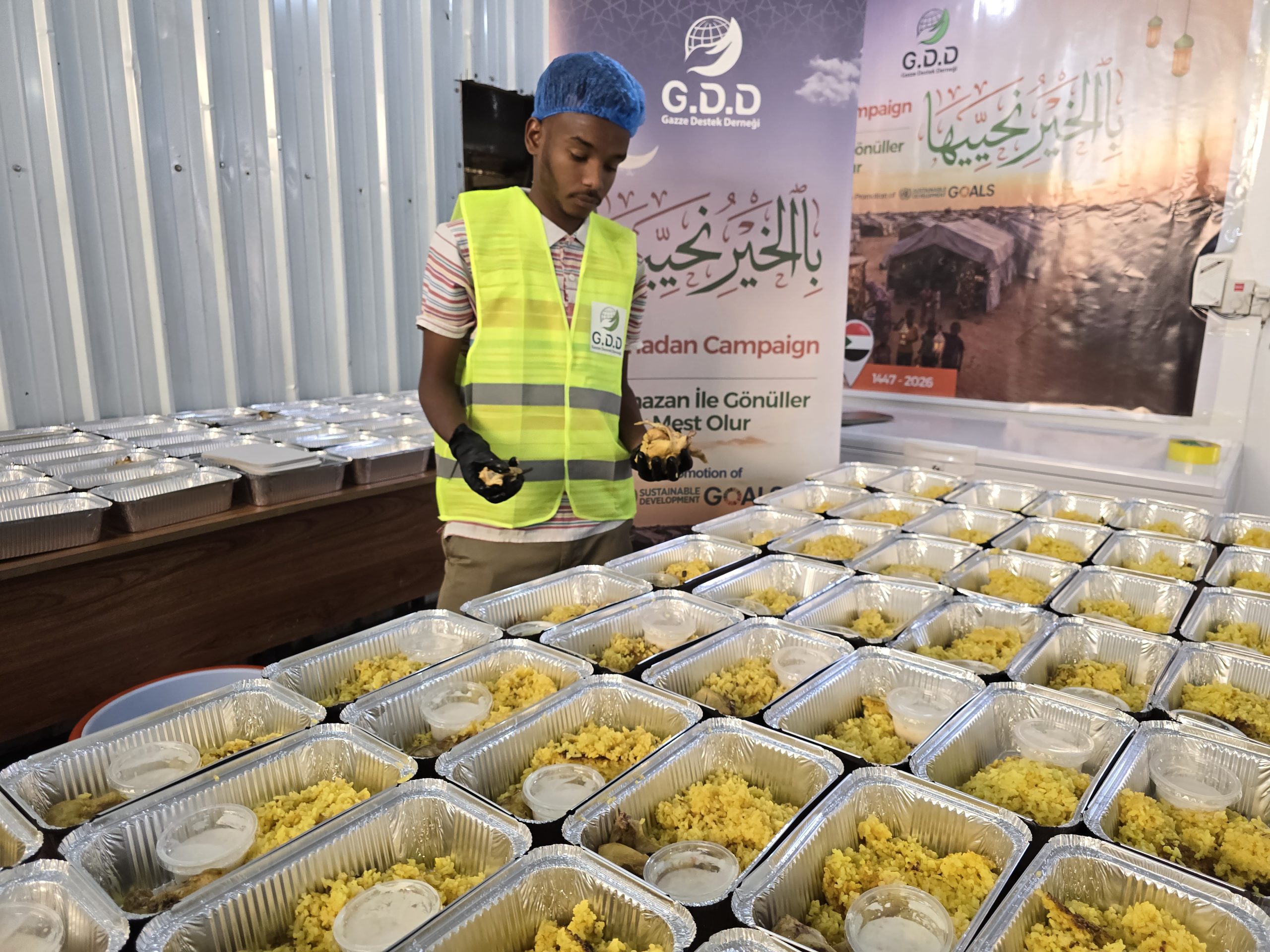 GDD implements iftar project for displaced people in Sudan
